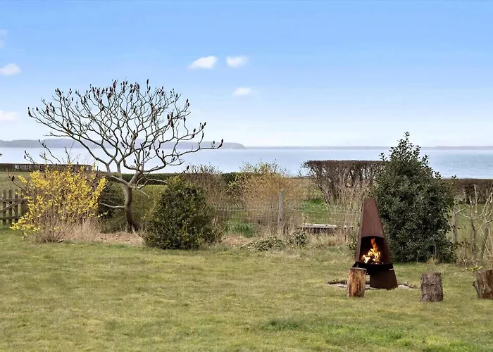 Beautiful Sunsets 100 Meters From The Holiday home